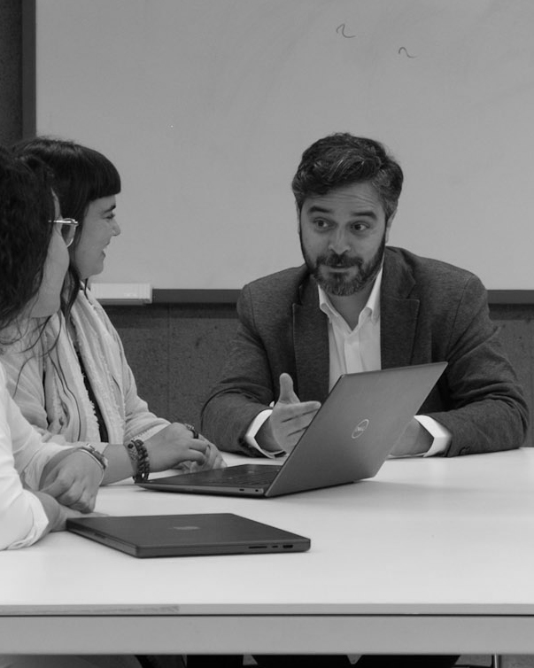 Equipa Insurgente em sessão de trabalho estratégico