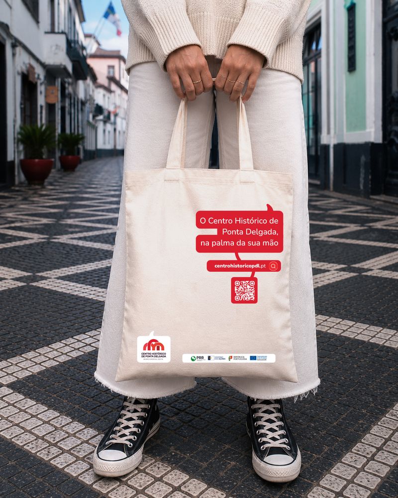 Tote bag do Bairro Comercial Digital, com balão de fala a destacar uma vantagem do bairro