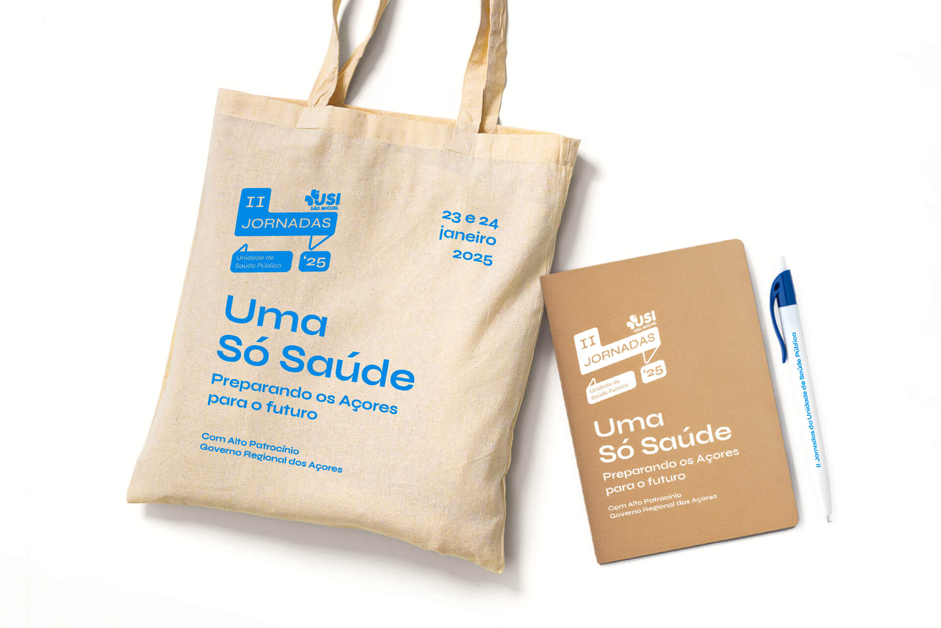 Brindes do evento: sacos de pano, blocos de notas e esferográficas